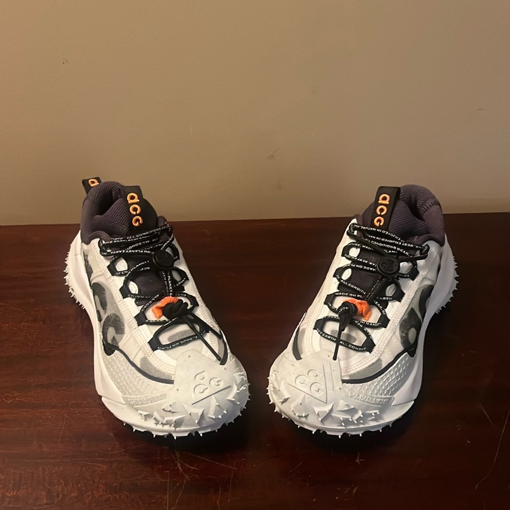 New without tags Nike ACG Mountain Fly Low. Worn one time. Great shoes!!!